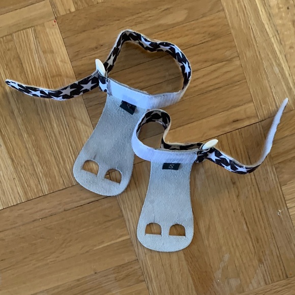 Kids Gymnastics Grips - Adjustable Velcro Wristband - Suede Hand Grip - Picture 6 of 9